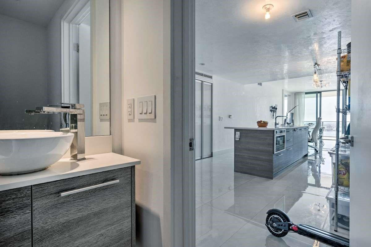 650 NE 32nd Street 3805