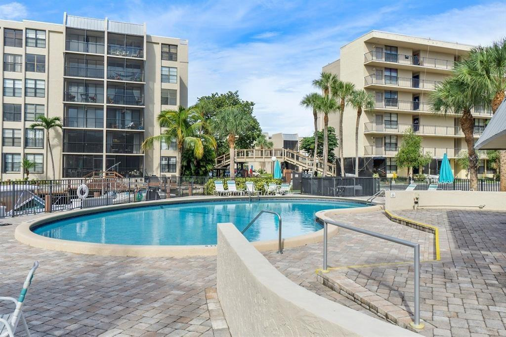 9 Royal Palm Way 206