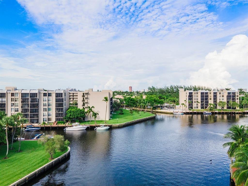 9 Royal Palm Way 206