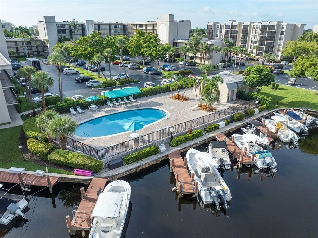 9 Royal Palm Way 206