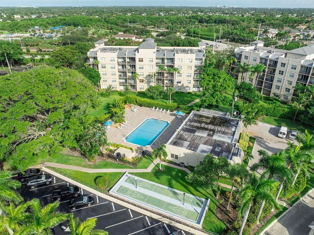9 Royal Palm Way 206