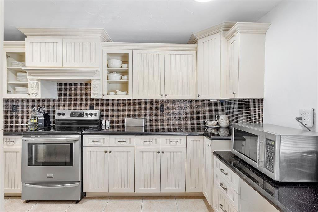 9 Royal Palm Way 206