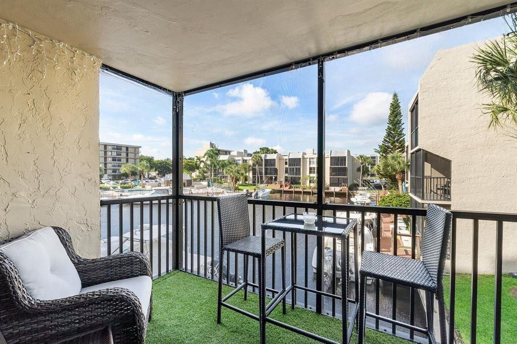 9 Royal Palm Way 206