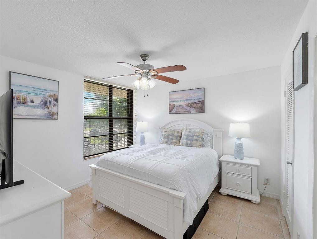 9 Royal Palm Way 206