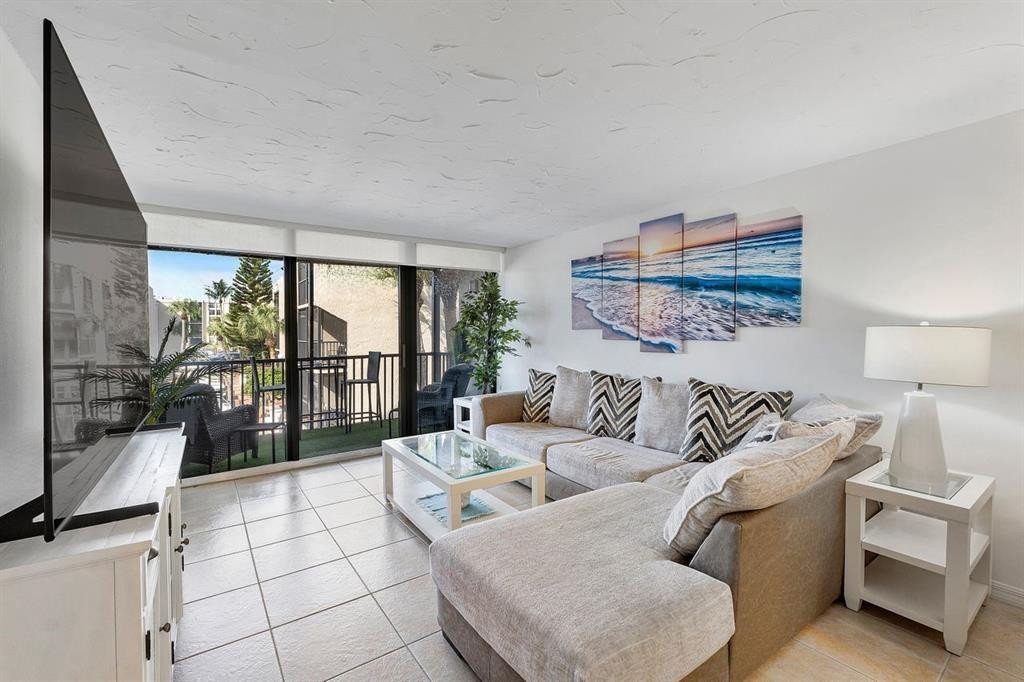 9 Royal Palm Way 206