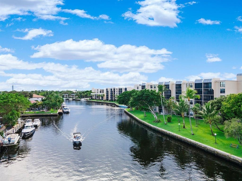 9 Royal Palm Way 206