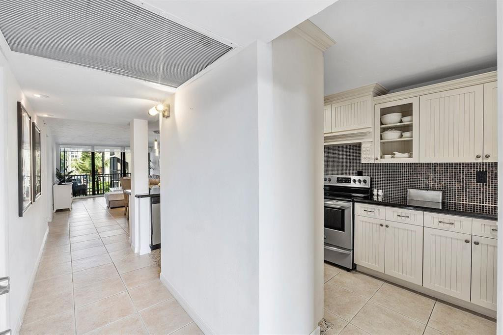 9 Royal Palm Way 206