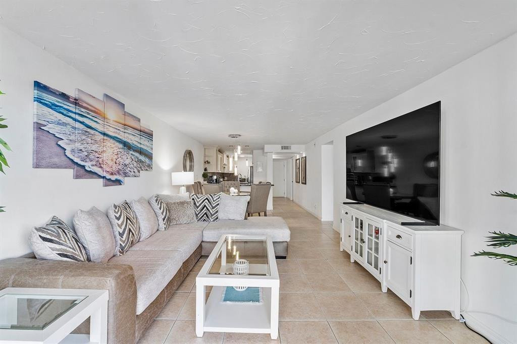 9 Royal Palm Way 206