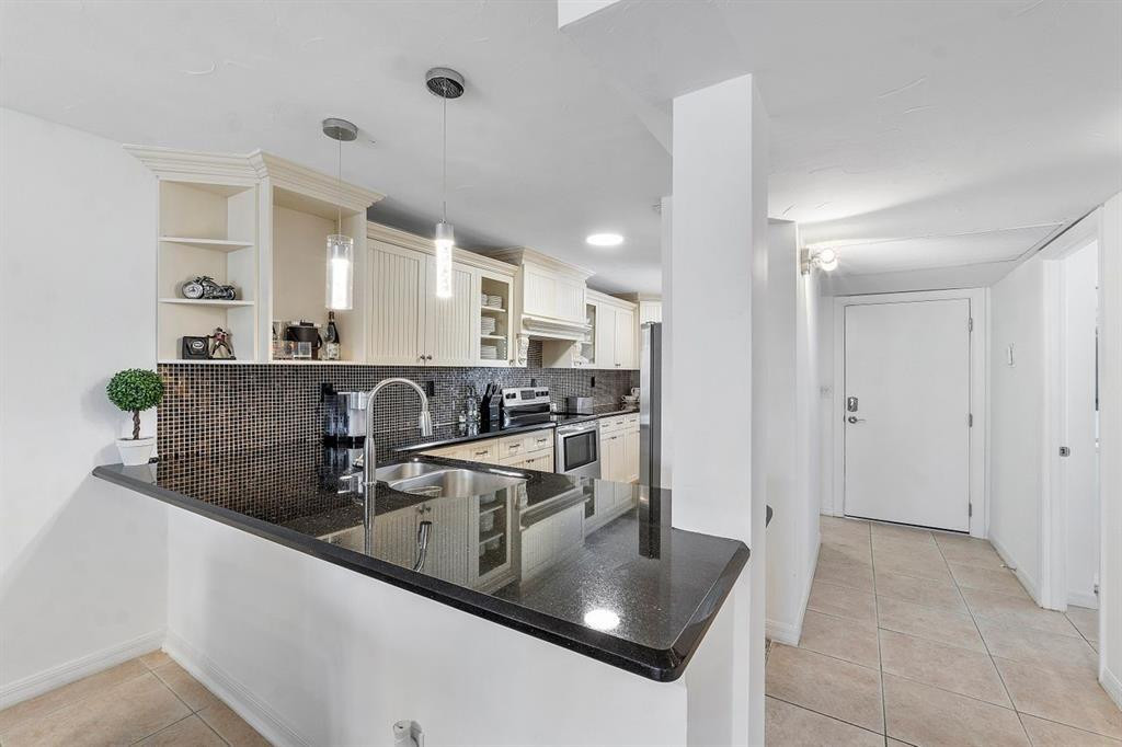 9 Royal Palm Way 206