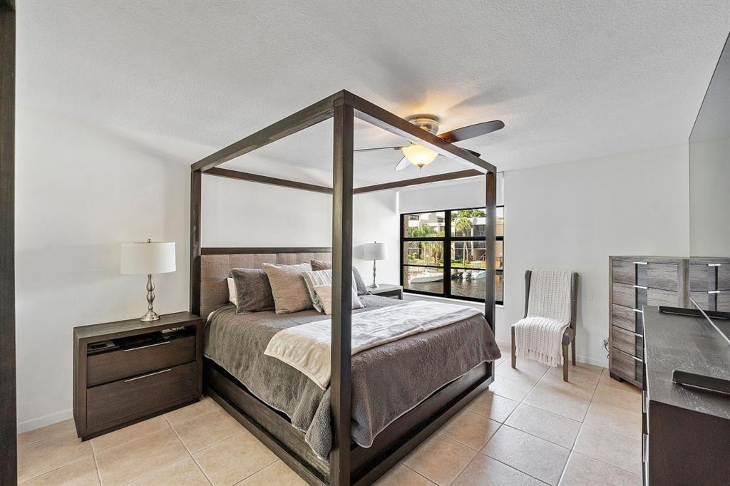 9 Royal Palm Way 206