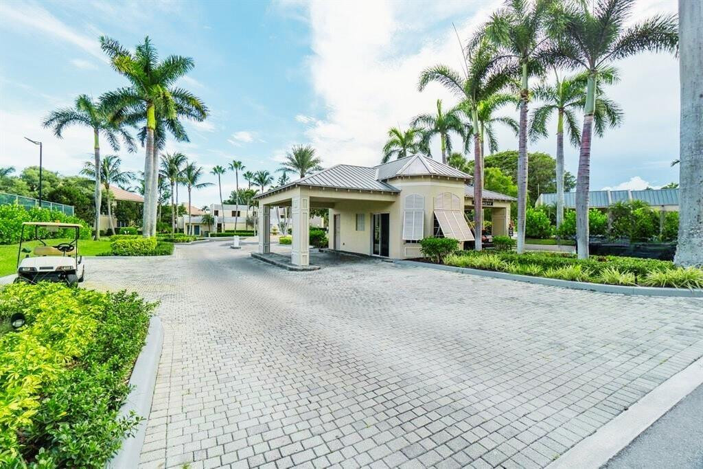 9 Royal Palm Way 206