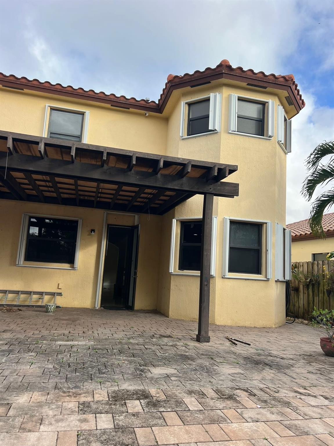 152 NE 27th Avenue
