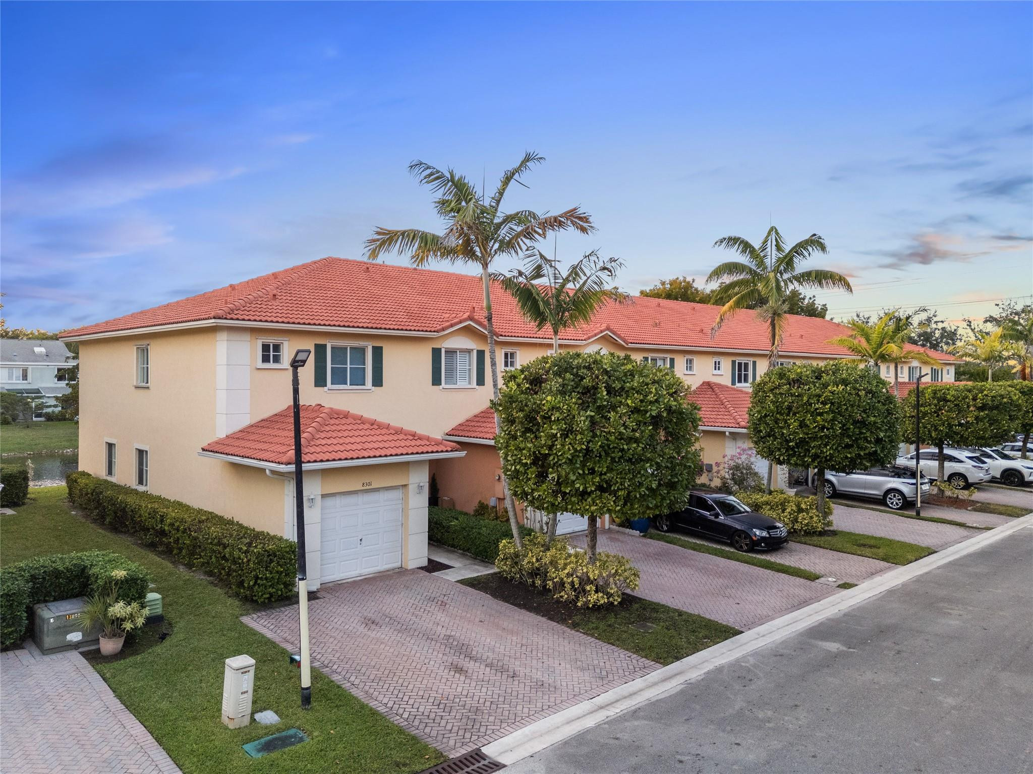 8301 Santa Monica Terrace