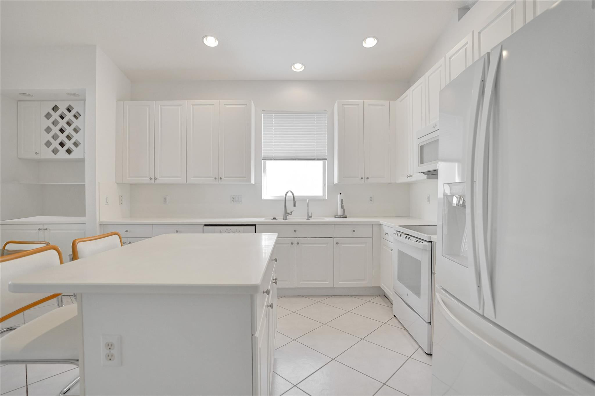 9372 Sandpiper Lane
