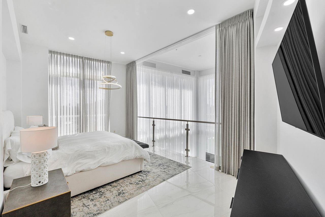 1 N Ocean Boulevard 207