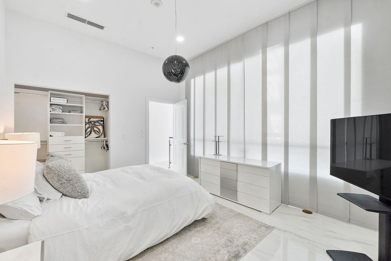 1 N Ocean Boulevard 207