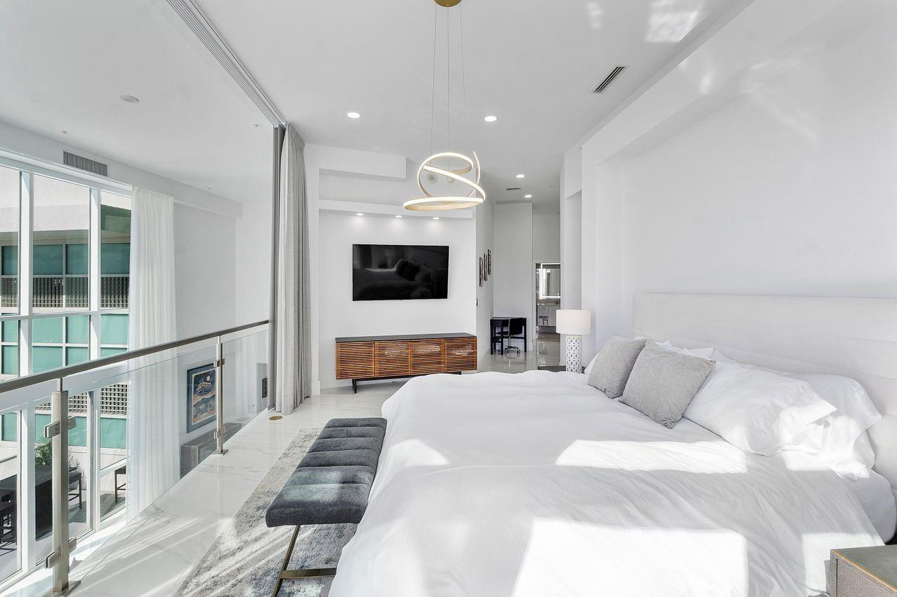 1 N Ocean Boulevard 207