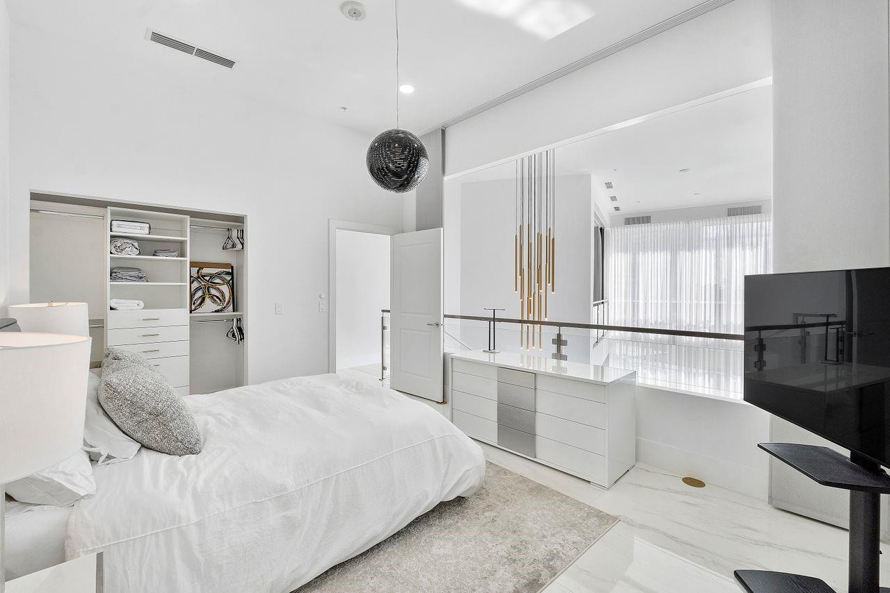 1 N Ocean Boulevard 207