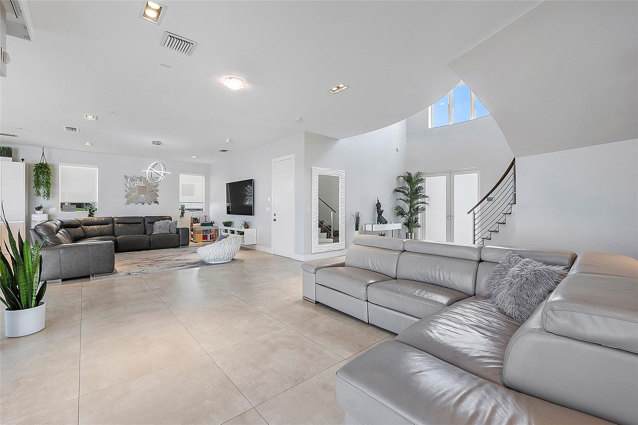 7477 NW 99 Avenue