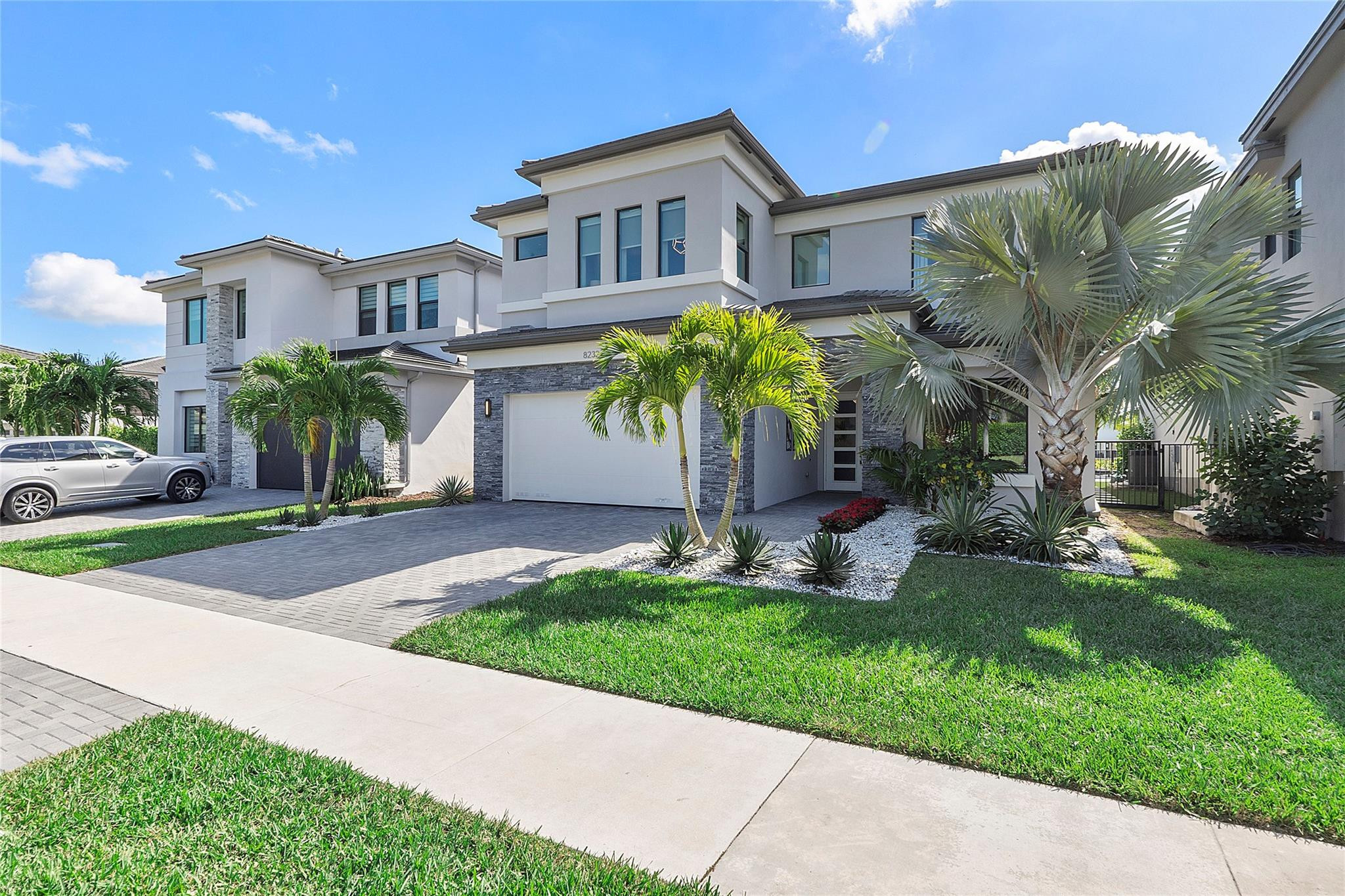 8232 Wildwood Lakes Drive