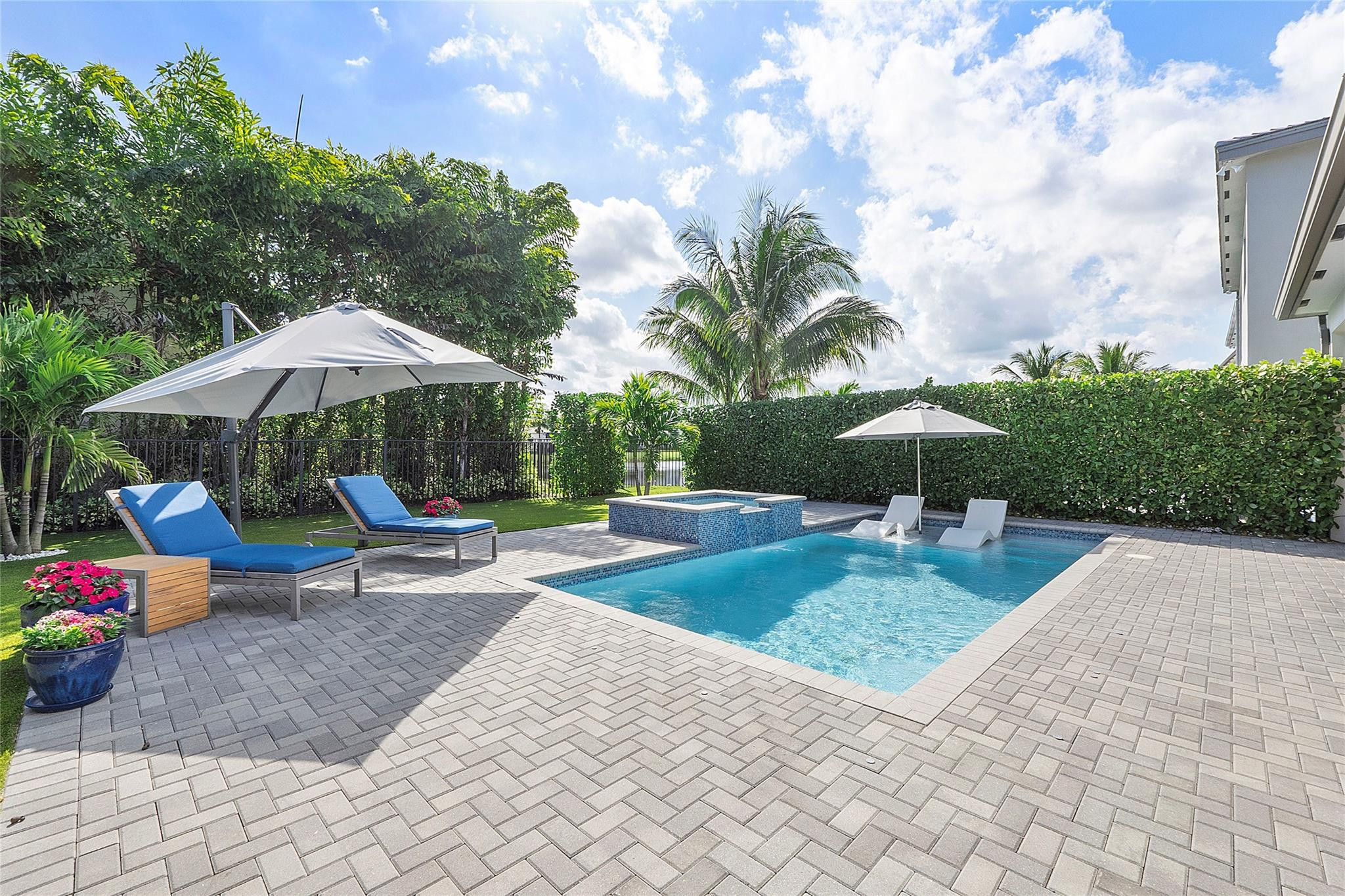 8232 Wildwood Lakes Drive