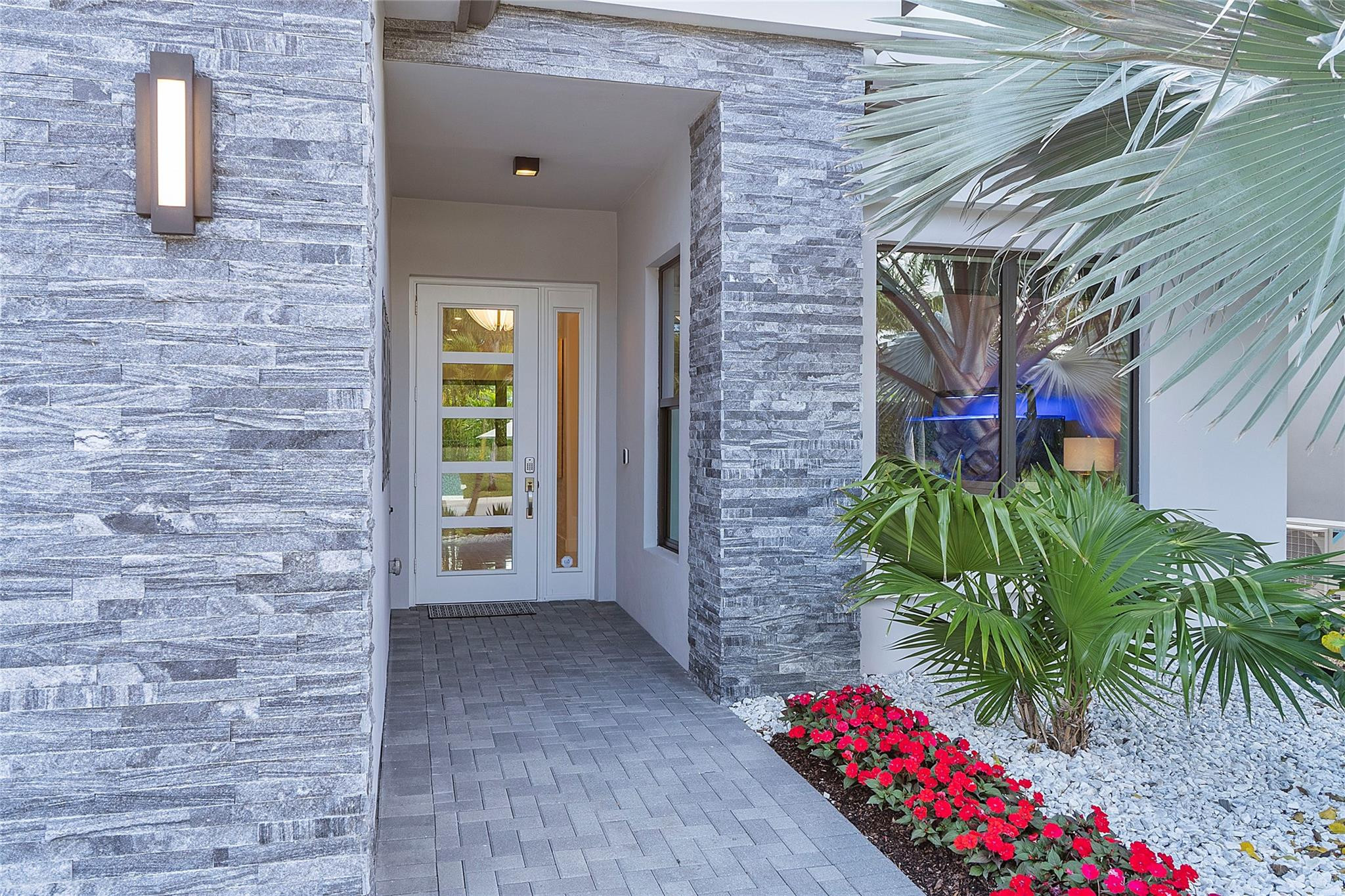 8232 Wildwood Lakes Drive
