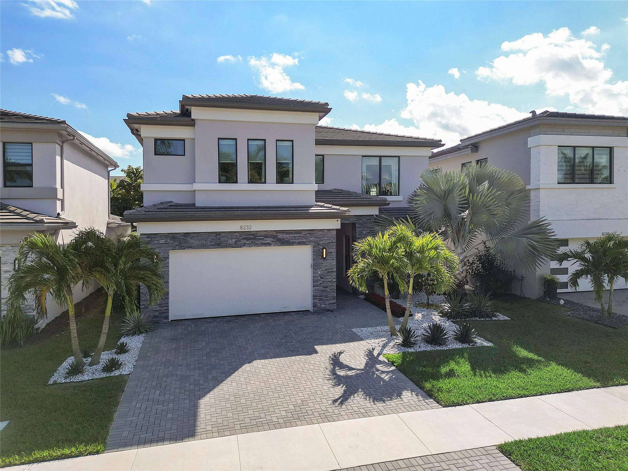 8232 Wildwood Lakes Drive