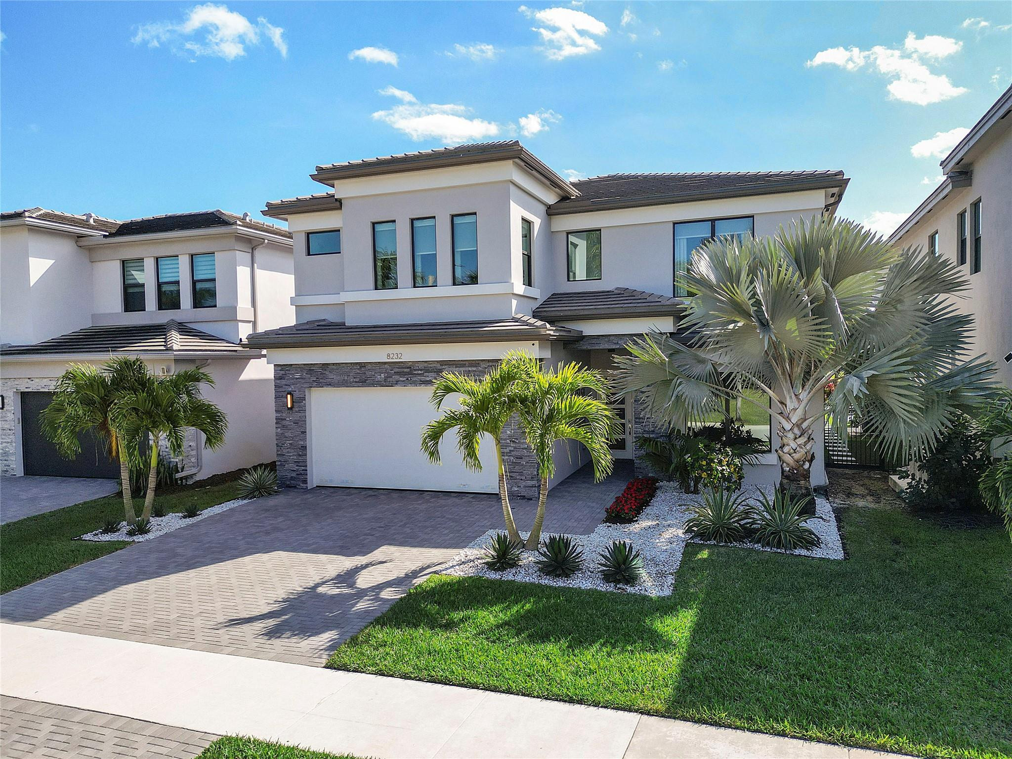 8232 Wildwood Lakes Drive