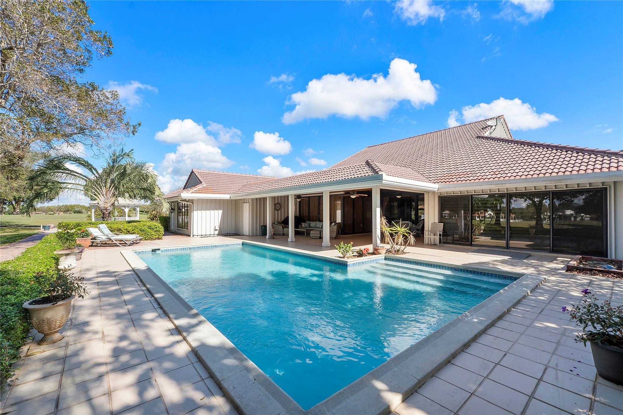 1988 Colonial Drive