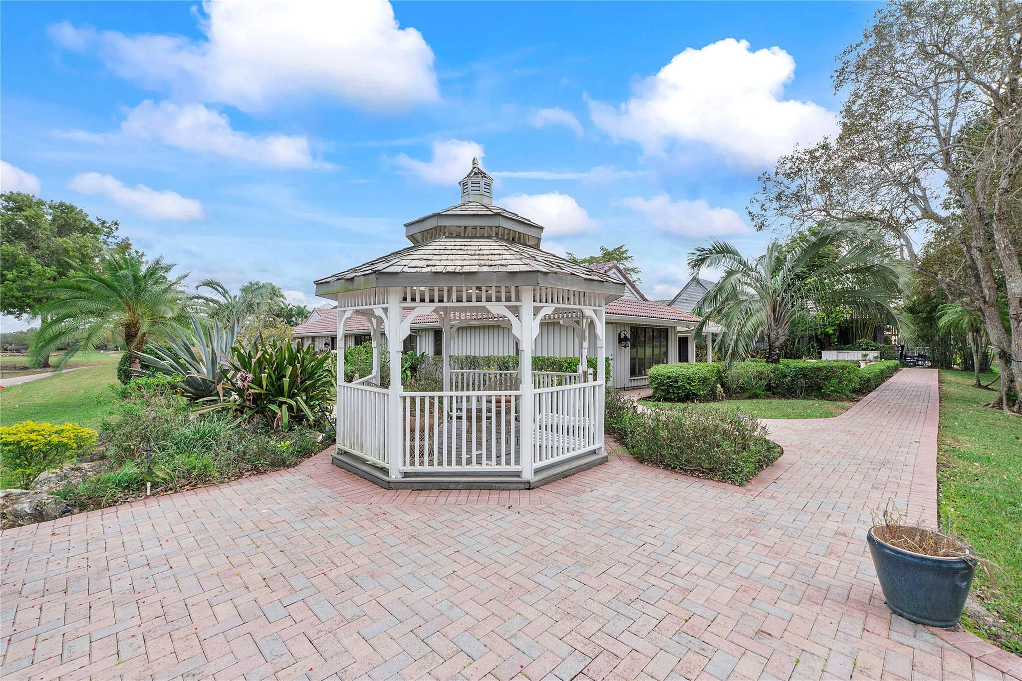 1988 Colonial Drive