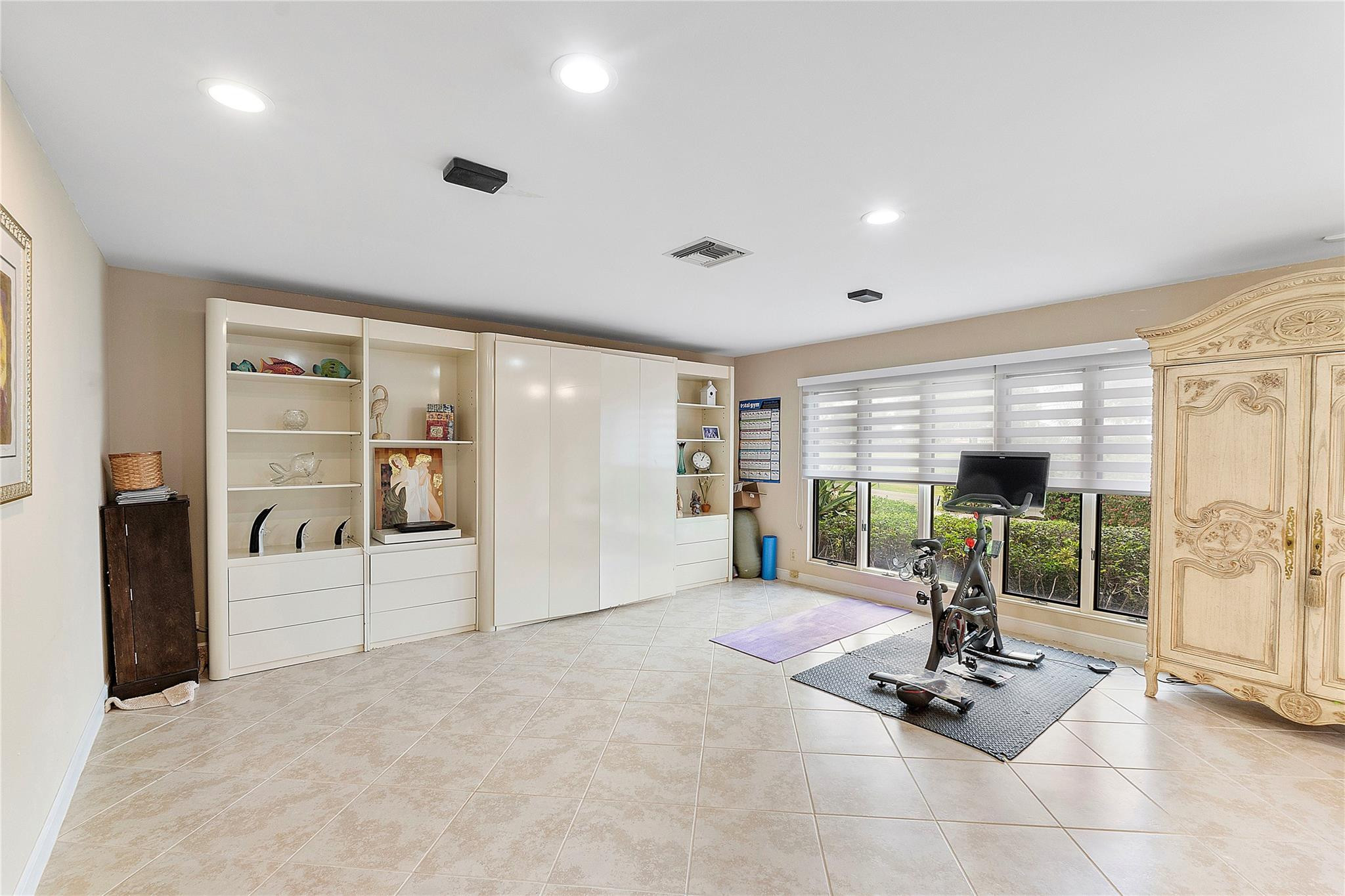 1988 Colonial Drive