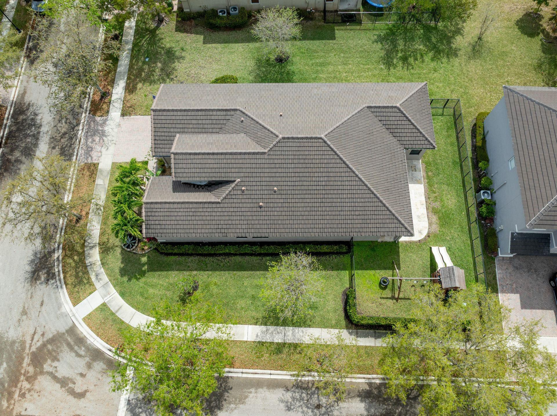 4411 E Seneca Avenue