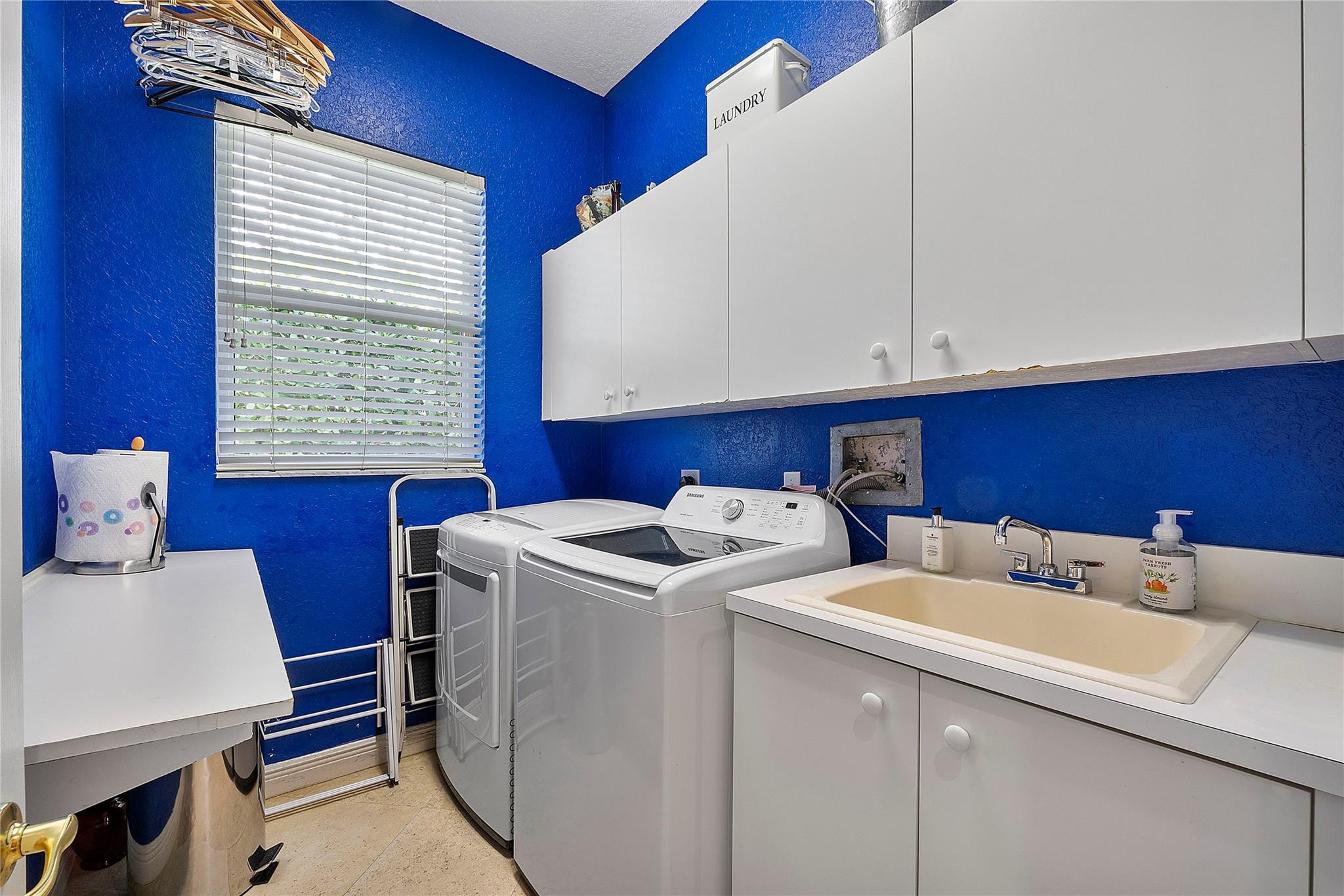 11815 NW 10th Place