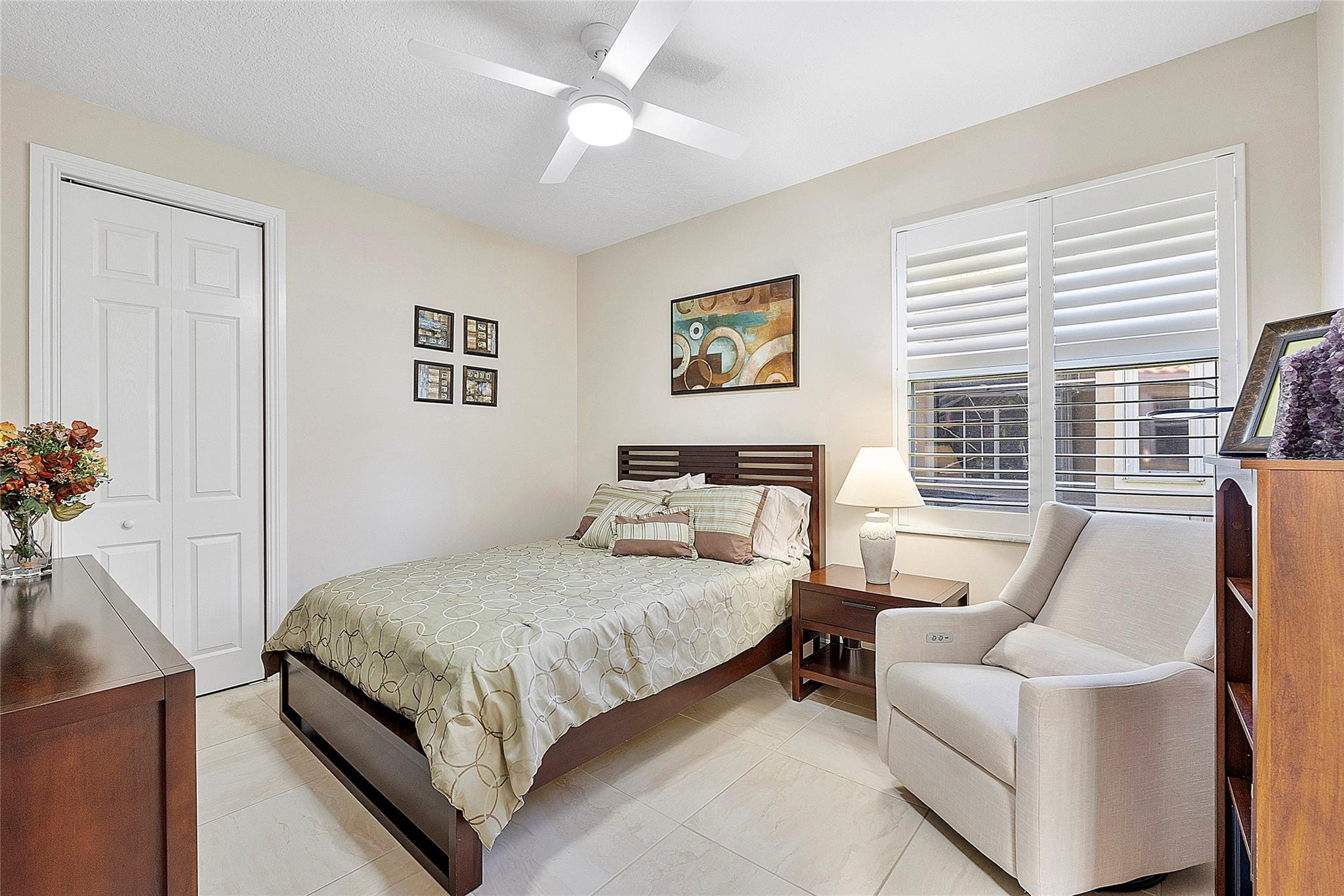 5121 Kensington Circle