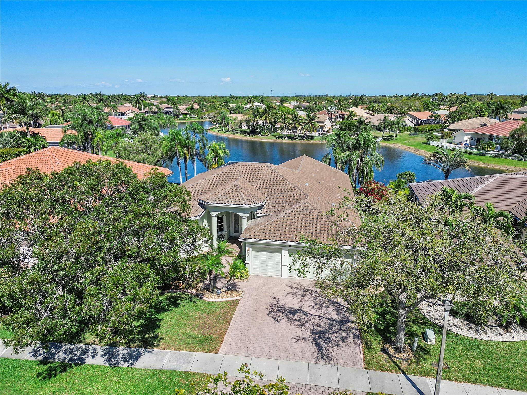 5121 Kensington Circle