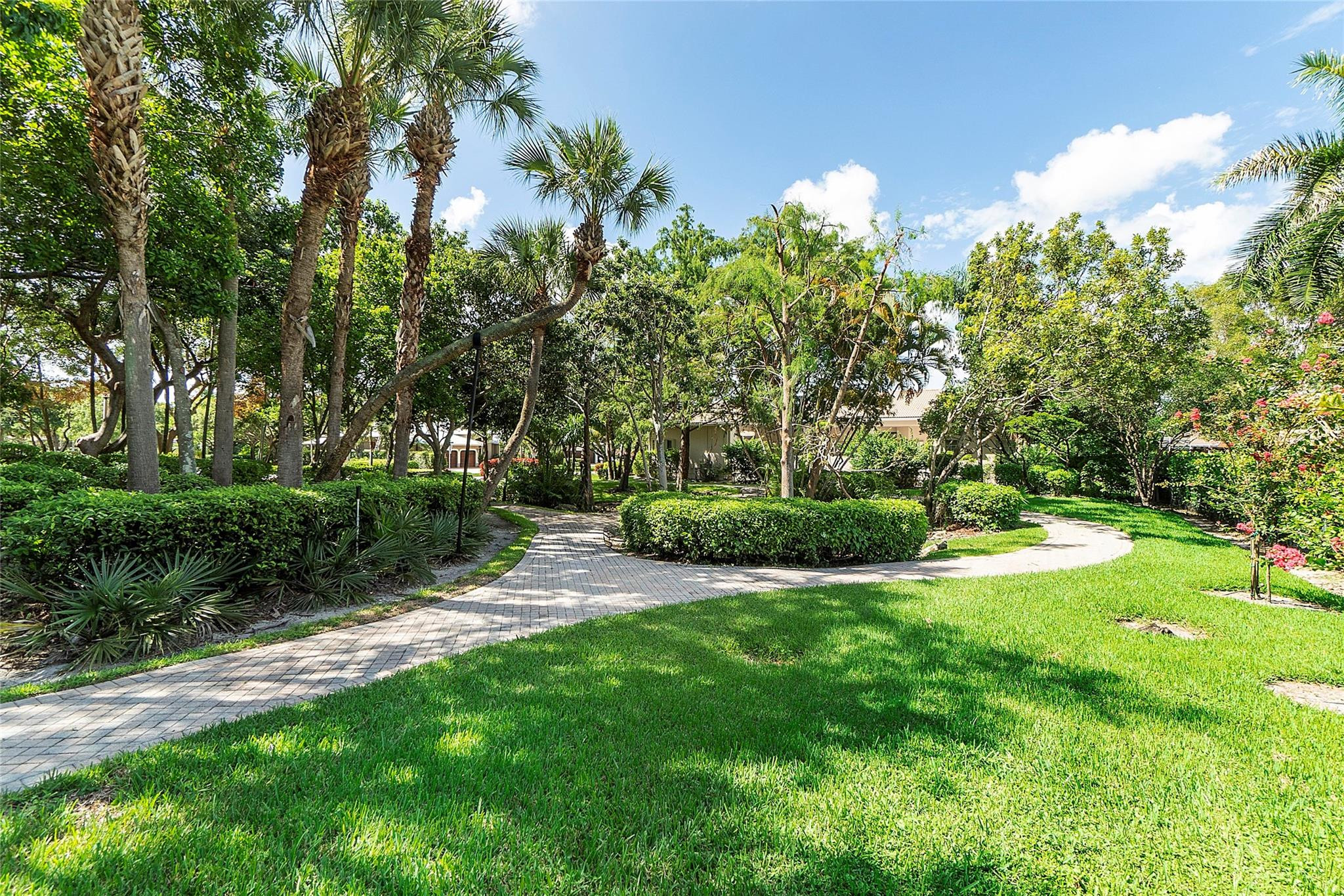 5121 Kensington Circle
