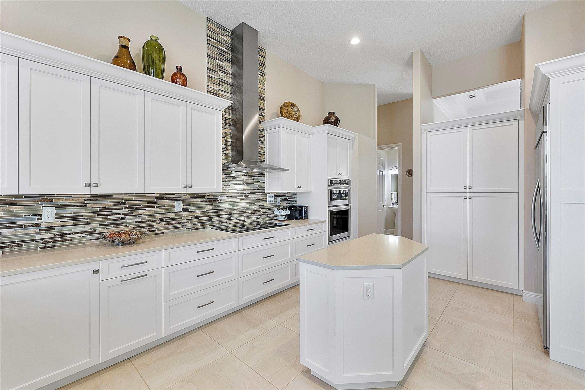 5121 Kensington Circle