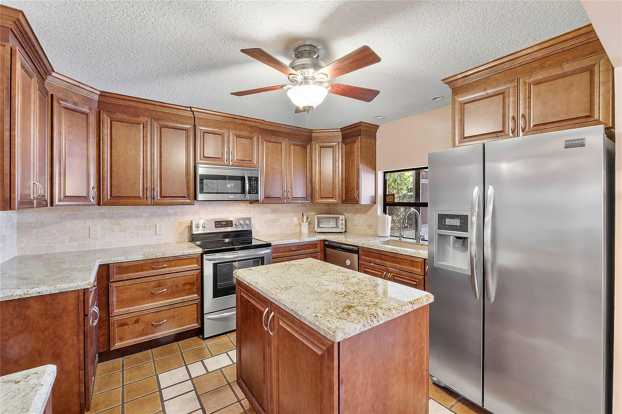 9977 NW 16th Street
