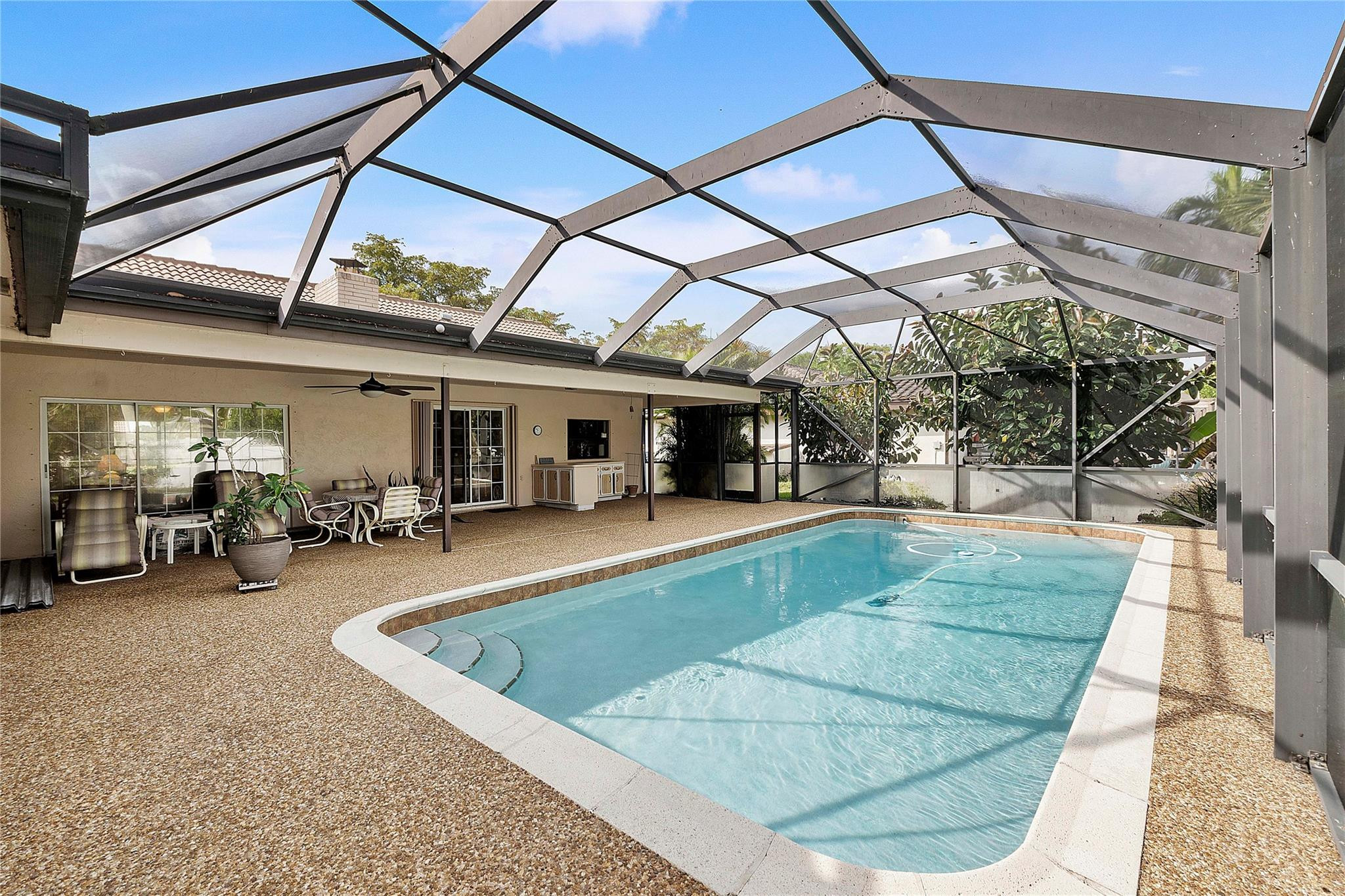 9977 NW 16th Street