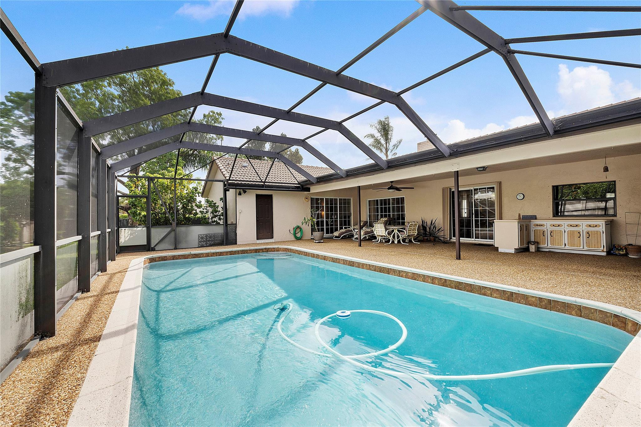 9977 NW 16th Street