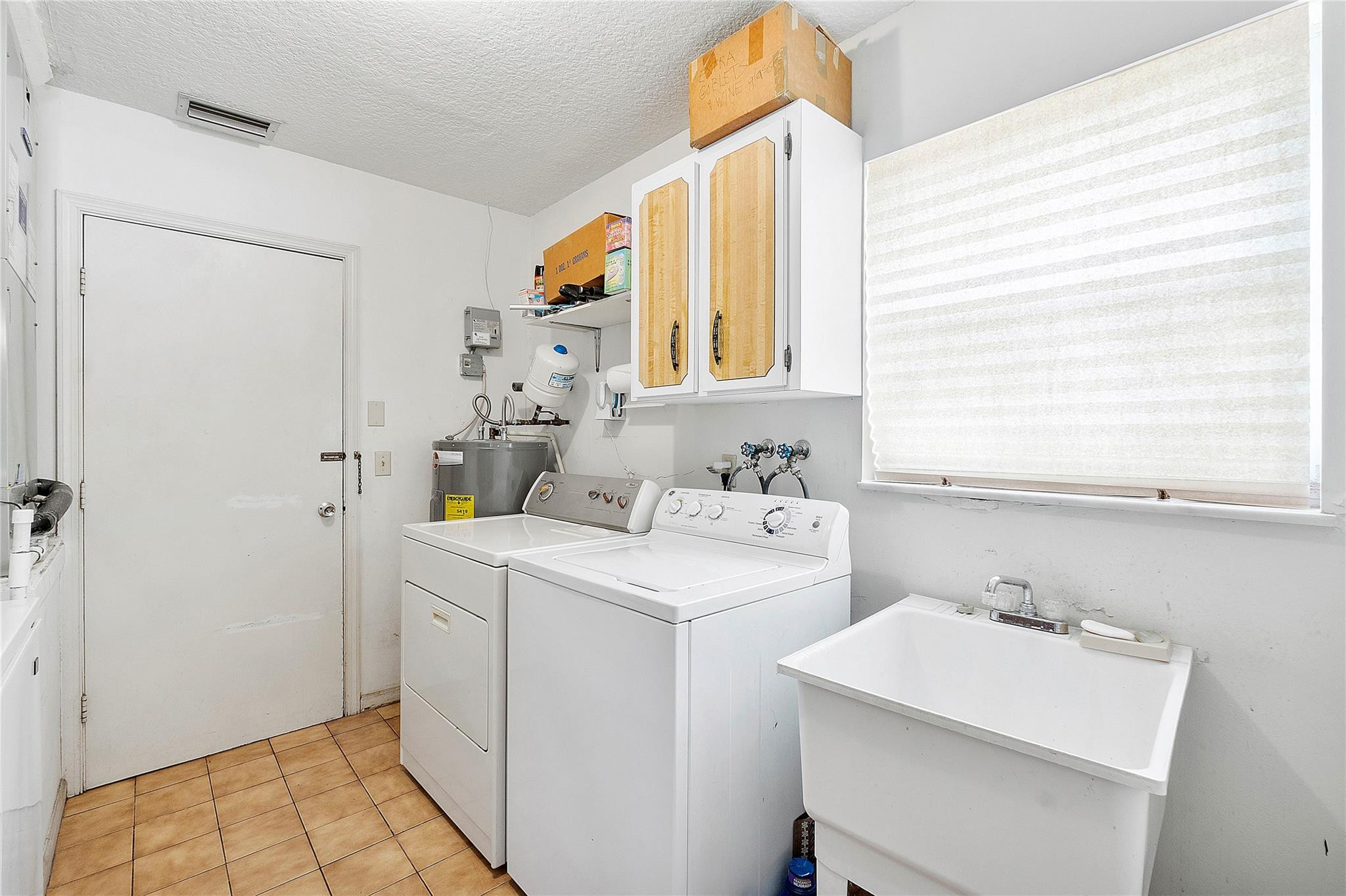 9977 NW 16th Street