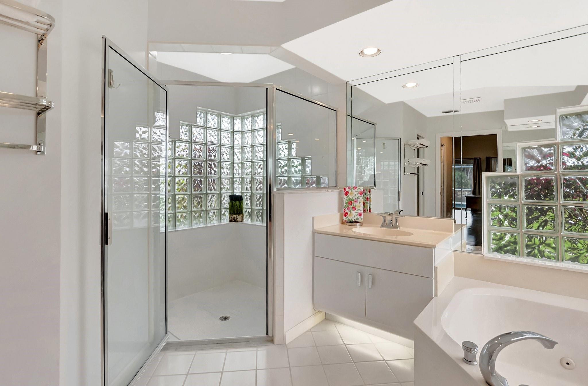 2208 Deer Creek Way
