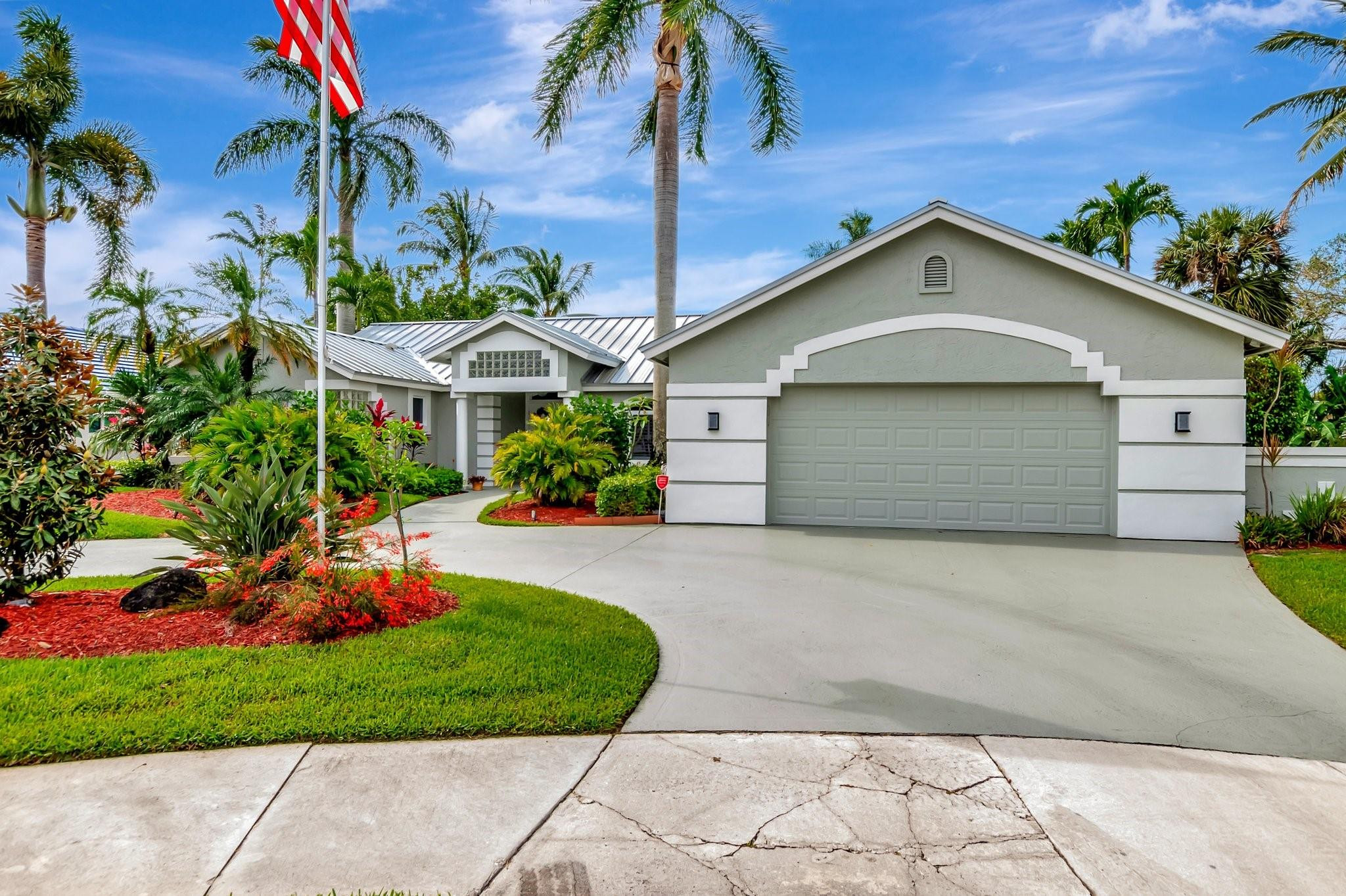 2208 Deer Creek Way