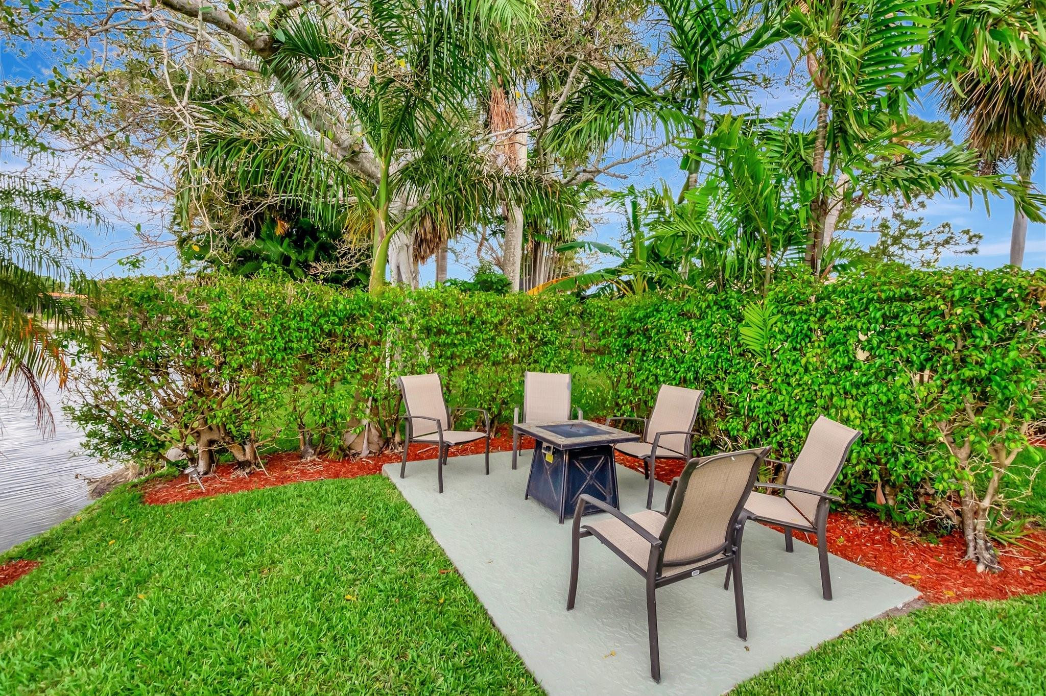 2208 Deer Creek Way