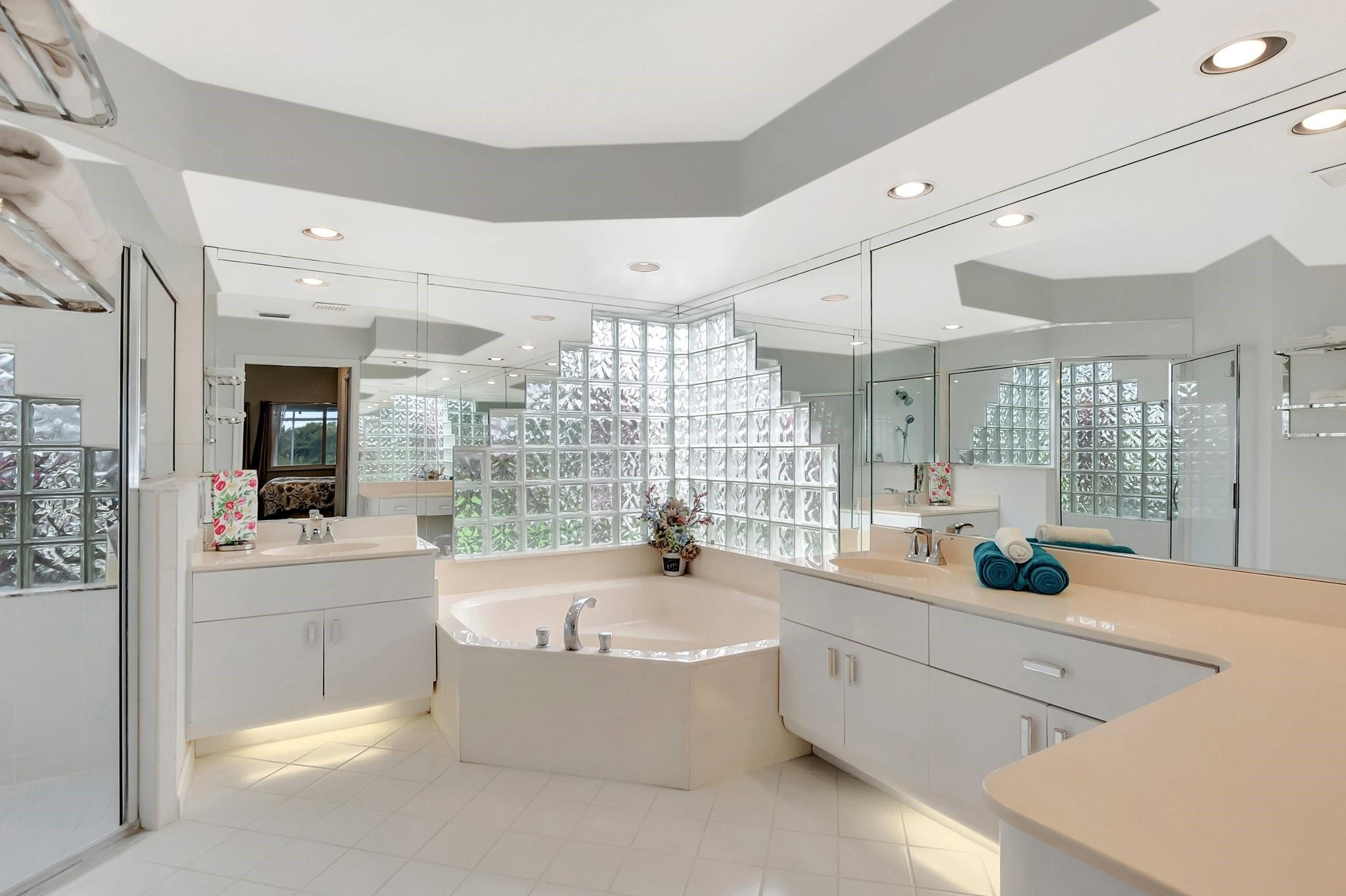 2208 Deer Creek Way