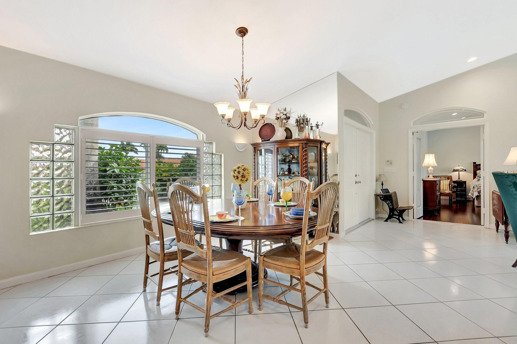 2208 Deer Creek Way
