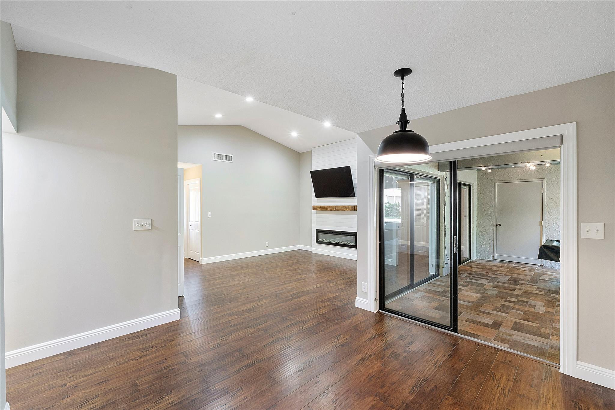 3000 Deer Creek Lake Shore Drive 3000