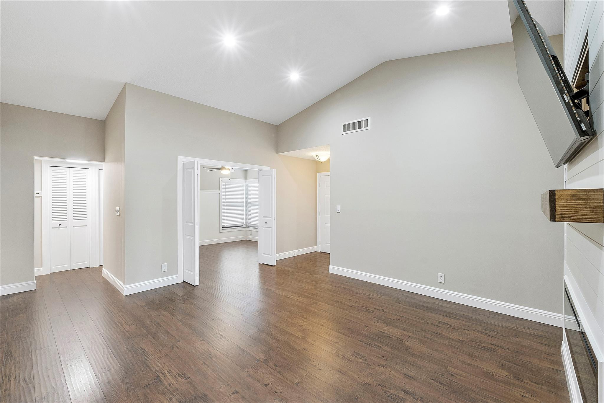 3000 Deer Creek Lake Shore Drive 3000