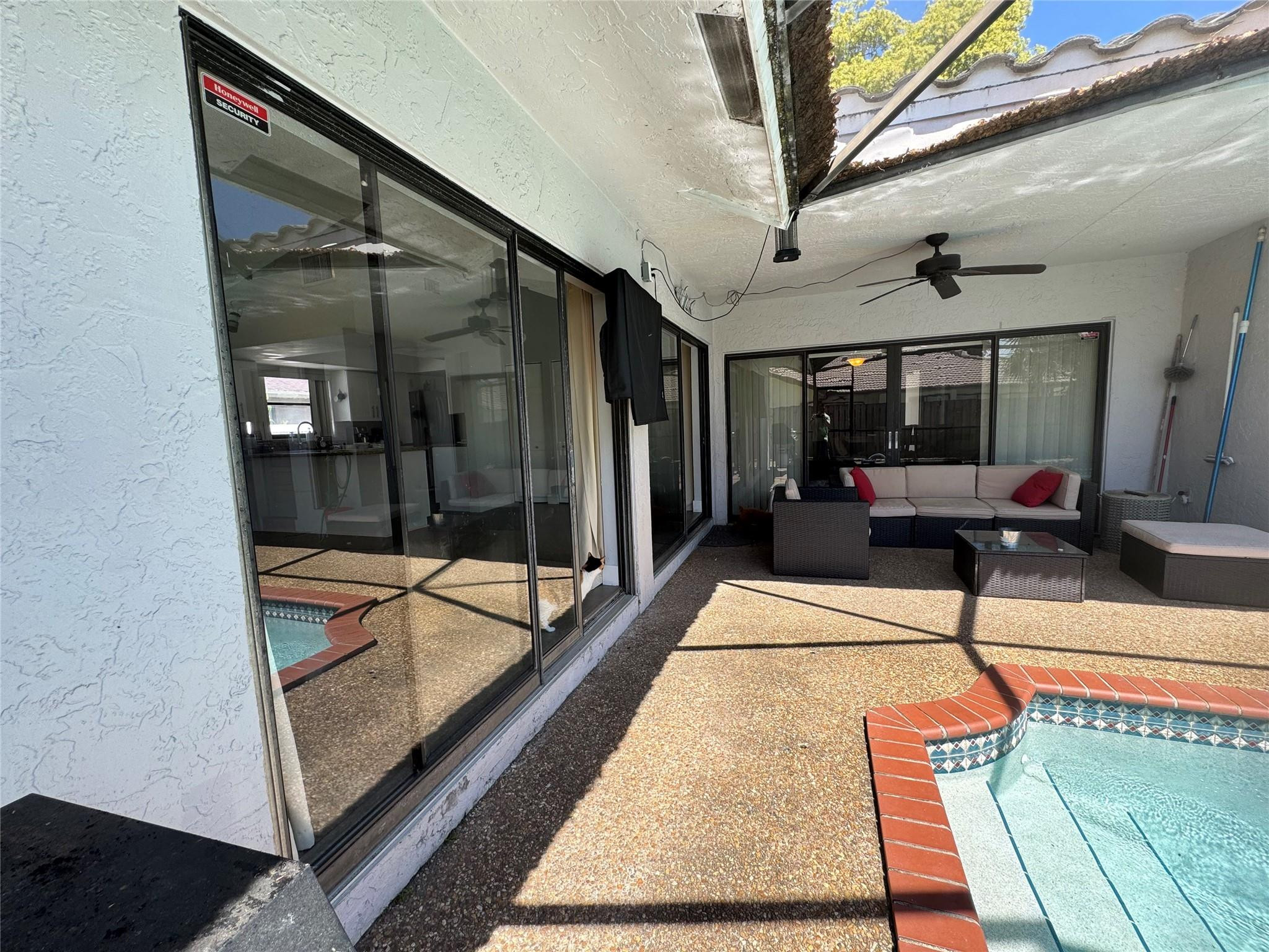 7014 NW 38th Manor