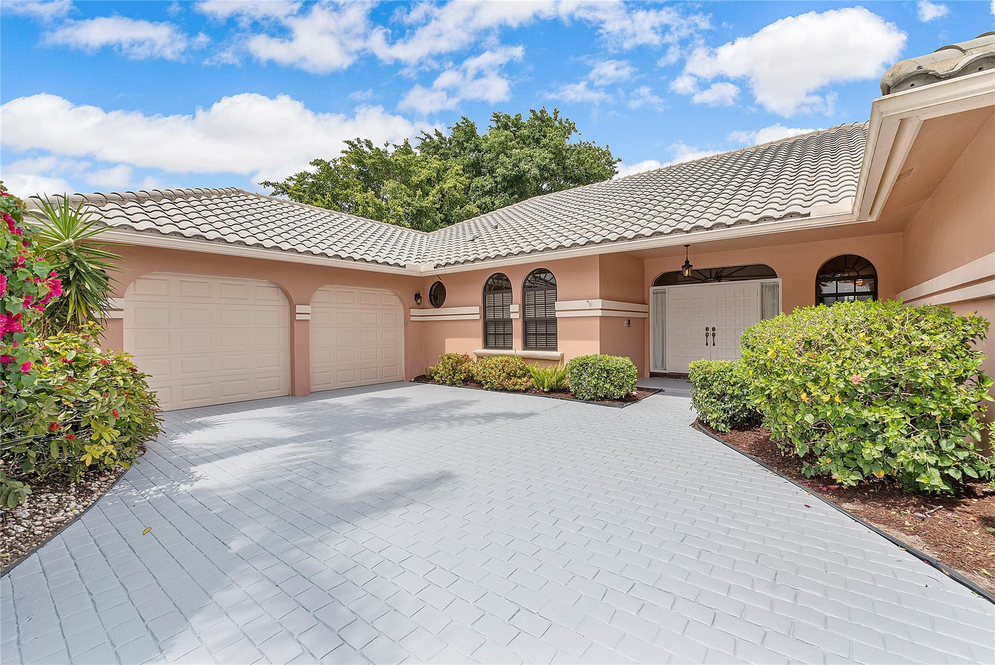 10290 Camelback Lane